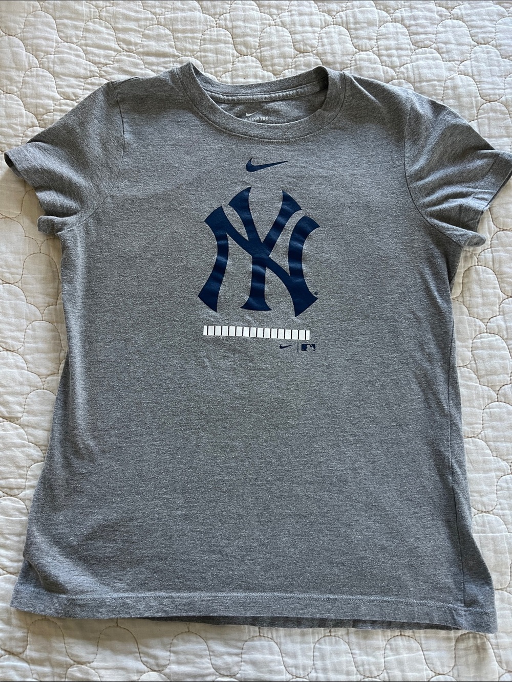 Nike Gray Tee with Navy NY Yankees Logo - Kids
